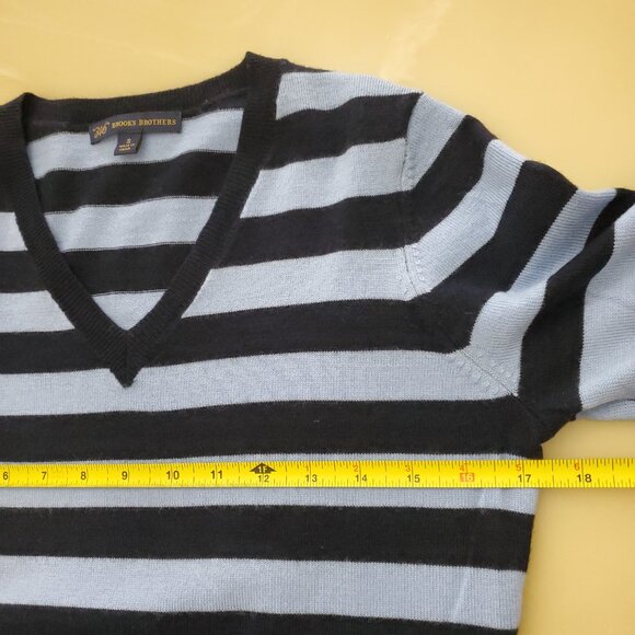 346 Brooks Brothers Navy/Light Blue Striped Merino Wool V-neck Sweater Small - Picture 7 of 13